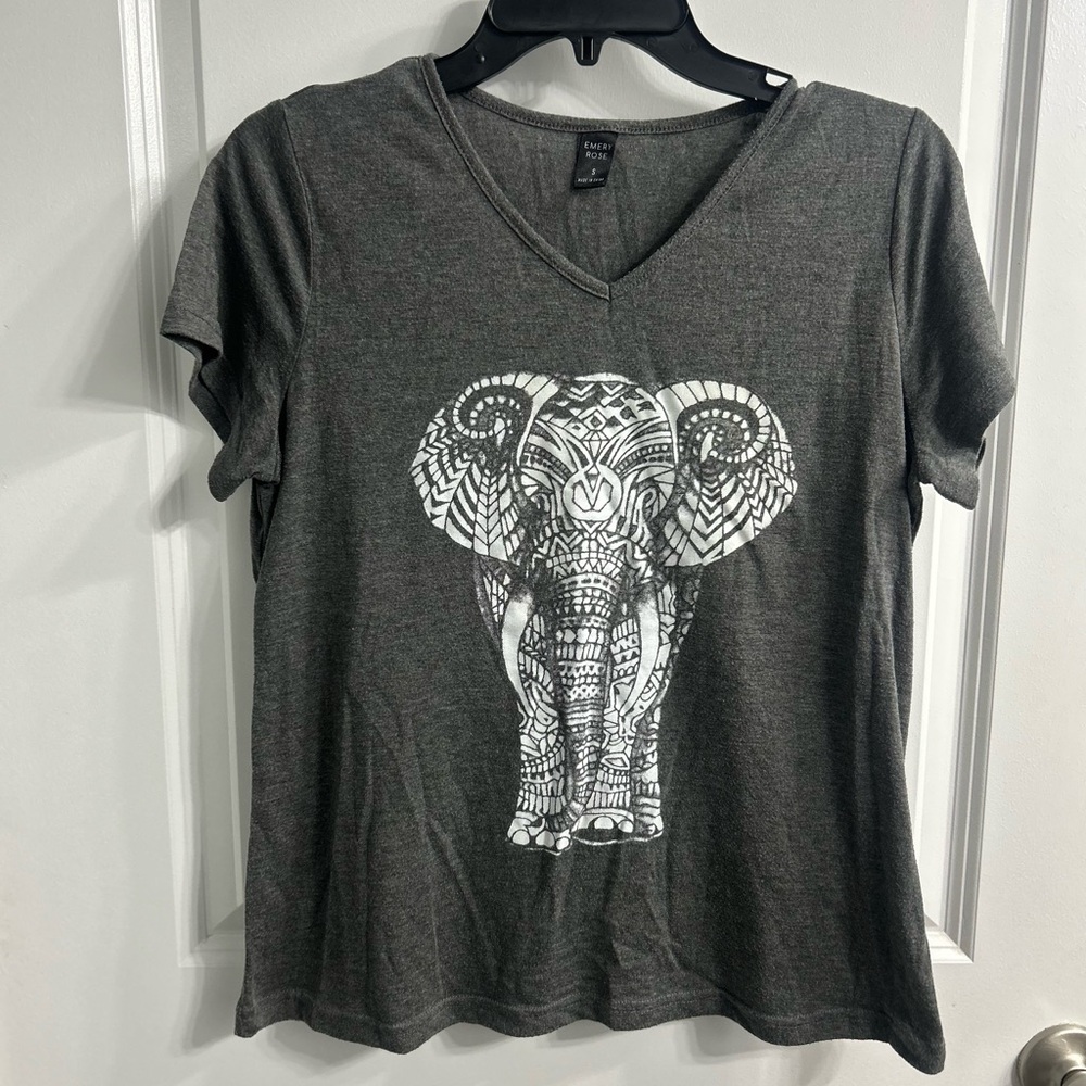 Gray V-Neck Elephant Graphic Tee